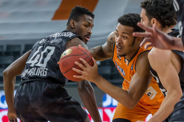 也是悬念揭 也是悬念揭