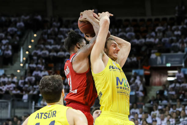 仅追平了他 仅追平了他